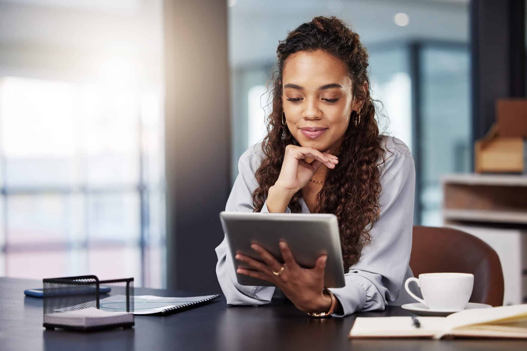 woman reading a bankruptcy blog on her tablet