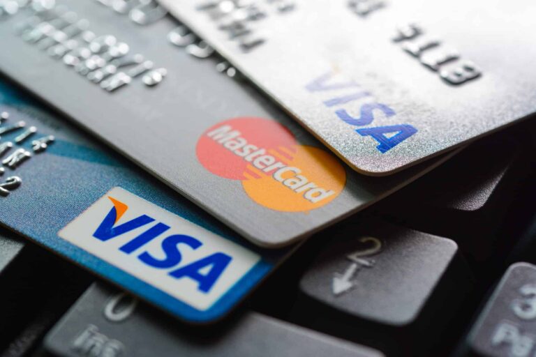 Credit Card vs Debit Card: Which Should You Use?