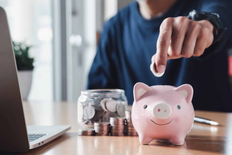 The 10 Best Money Saving Tips According to Twitter